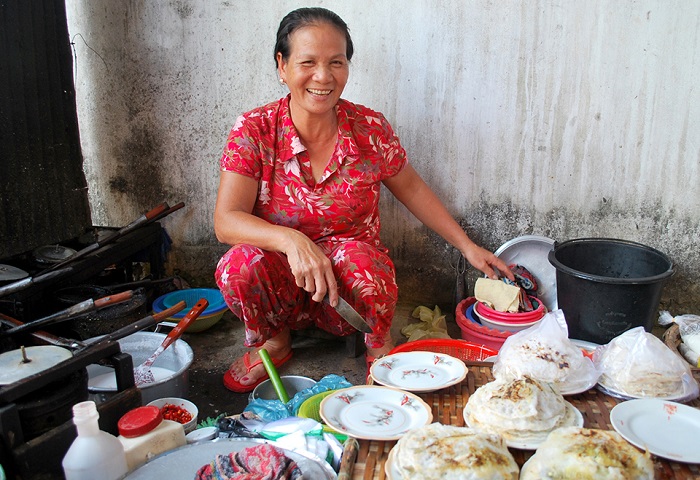 Bánh khoái cá Kình O Lành - quán bánh khoái nổi tiếng ở Huế