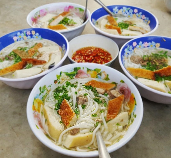 Bánh canh chả cá - món ăn nhất định phải thưởng thức khi đi food tour Phan Thiết