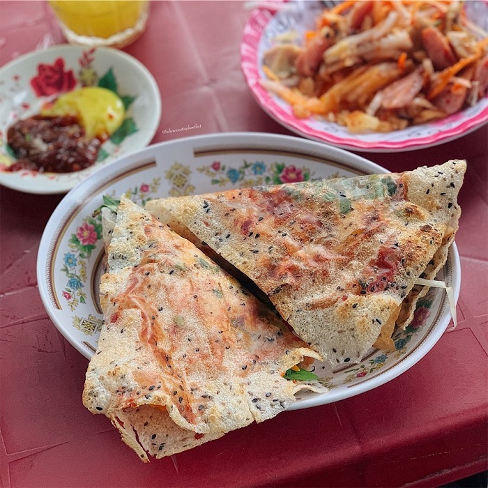 Bánh tráng nướng - món ăn nhất định phải thưởng thức khi đi food tour Phan Thiết