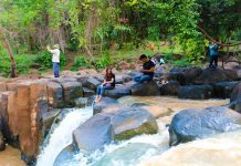 Top 7 điểm đến nổi tiếng nhất Bình Phước bạn không nên bỏ lỡ Thác Đứng - địa điểm du lịch nổi tiếng ở Bình Phước