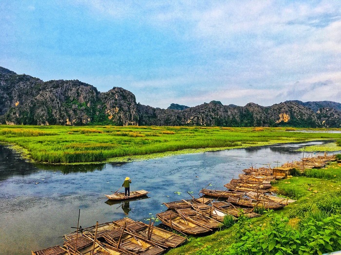 Traveling to Van Long Lagoon in Ninh Binh