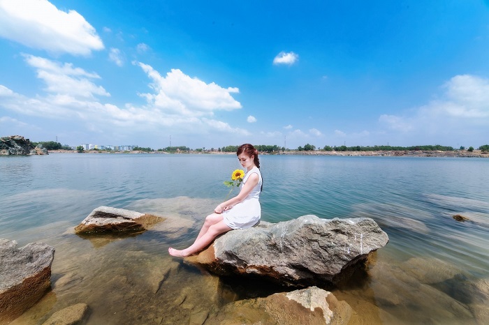 Hồ Đá ở làng Đại Học - địa điểm nổi tiếng ở Thủ Đức
