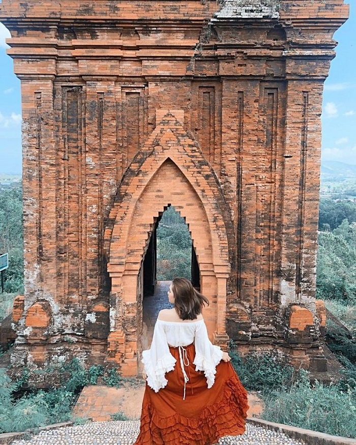 Vẻ đẹp cổ kính nhuốm màu thời gian của tháp Chàm Poshanư Phan Thiết