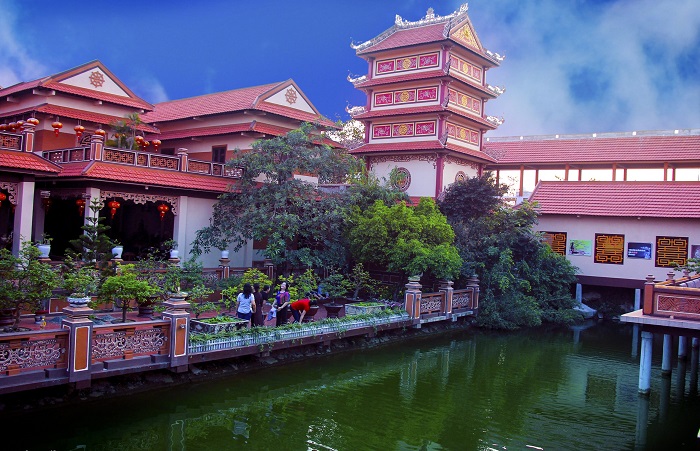 hồ phóng sanh của chùa Nam Sơn Đà Nẵng