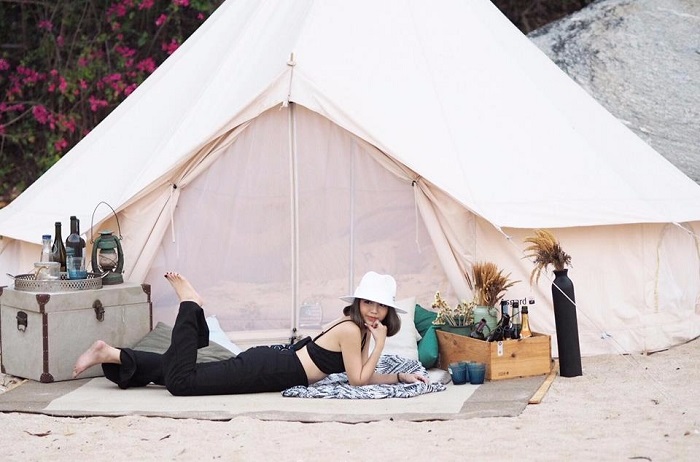 ngủ lều bên bờ biển tại  Coco Beach Camp Bình Thuận 