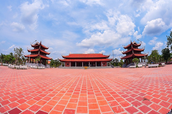 khuôn viên rộng lớn của Thiền Viện Trúc Lâm Phương Nam Cần Thơ
