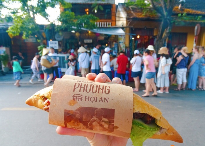 Bánh mì Phượng - quán ăn sáng ngon ở Hội An