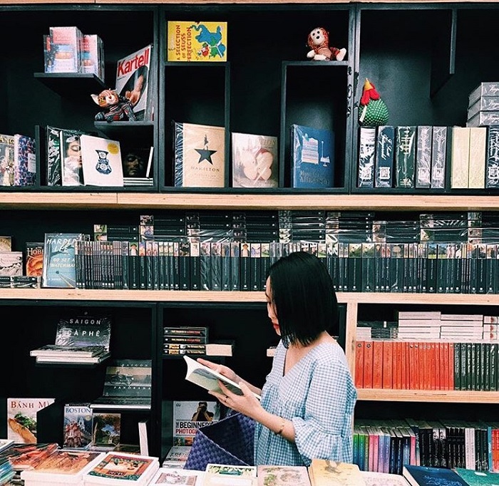 Cá Chép Cafe & Book Store - quán cafe sách ở Hà Nội nổi tiếng