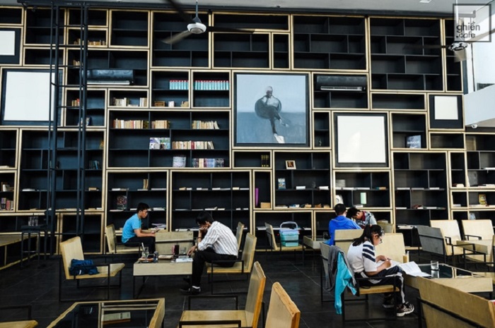 Cá Chép Cafe & Book Store - quán cafe sáng ở Hà Nội nổi tiếng