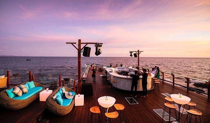 Rock Sunset Island Bar - địa điểm ngắm hoàng hôn ở Phú Quốc