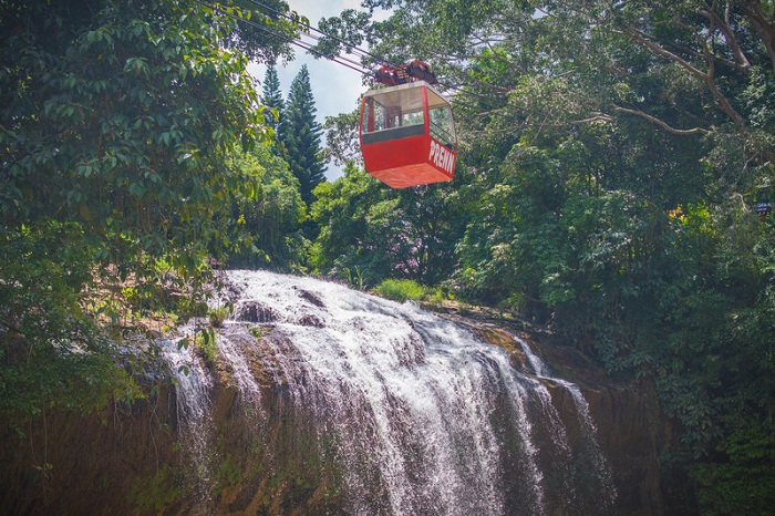 Thưởng ngoạn khung cảnh thiên nhiên tuyệt đẹp từ trên cáp treo tại thác Datanla Đà Lạt