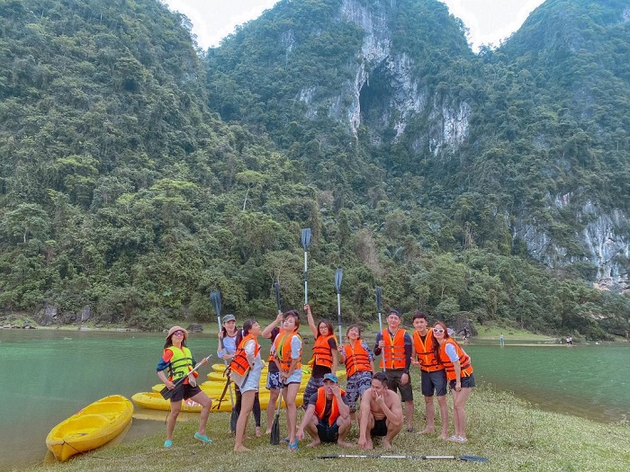  Kayaking when traveling to Dong Lam meadow , Lang Son