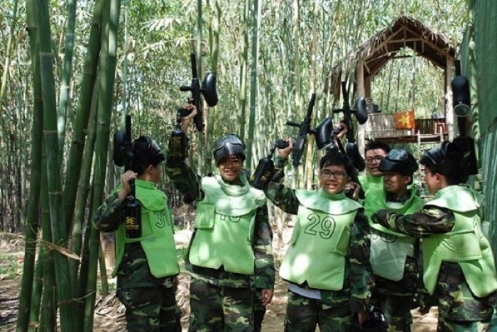 Bắn súng sơn tại khu du lịch Vườn Xoài Đồng Nai