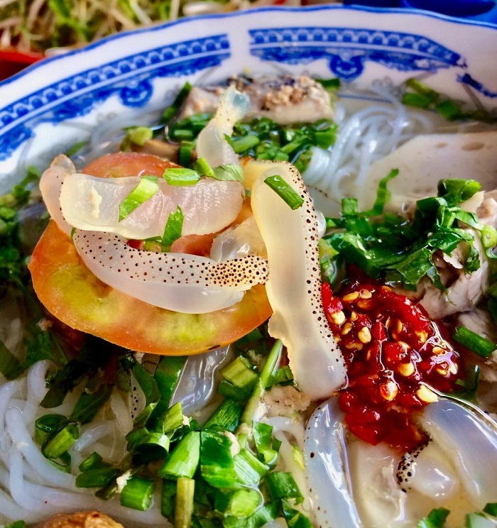 Đặc sản Bún sứa - một trong các món đặc sản Nha Trang nổi tiếng