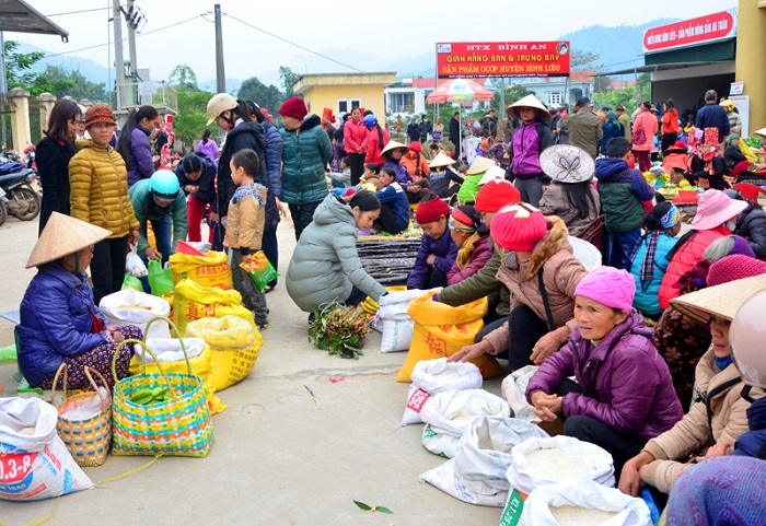 Discover Binh Lieu market when traveling to Binh Lieu Quang Ninh 