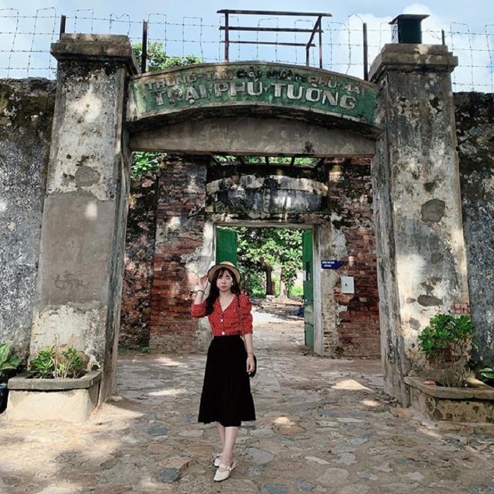 review du lịch côn đảo - check in nhà tù Côn Đảo