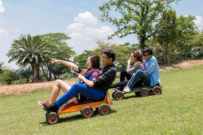 trượt cỏ tại khu du lịch Vườn Xoài Đồng Nai