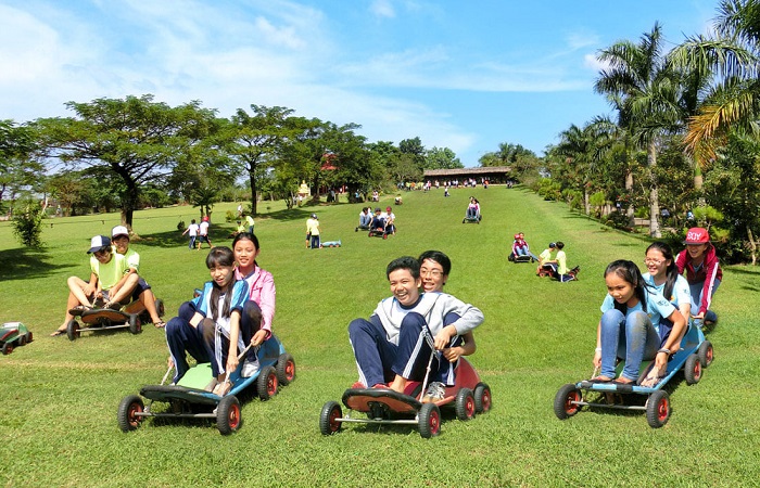 trượt cỏ tại khu du lịch Vườn Xoài Đồng Nai