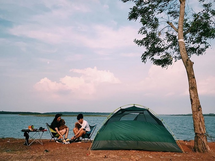 du lịch hồ Trị An - cắm trại bên bờ hồ