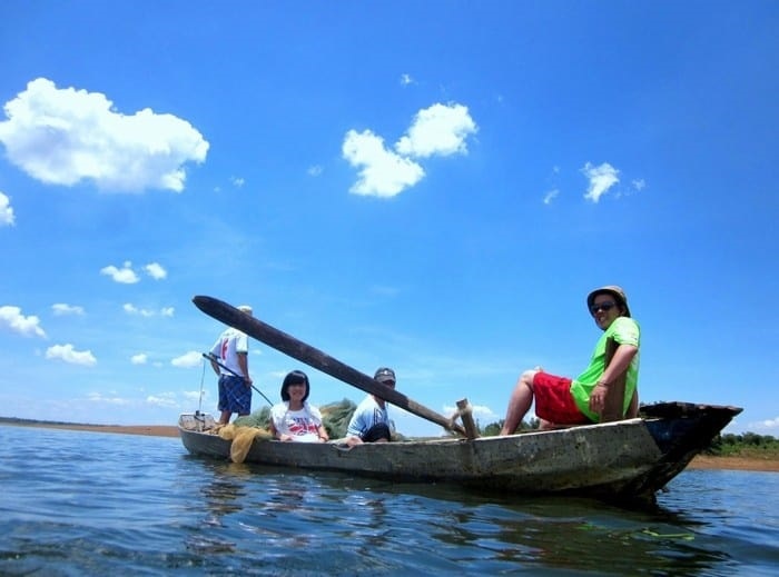 du lịch hồ Trị An - Câu cá trên hồ