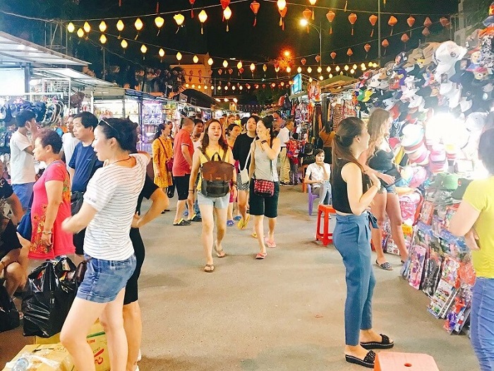 Chợ đêm Nha Trang - khu chợ nổi tiếng ở Nha Trang