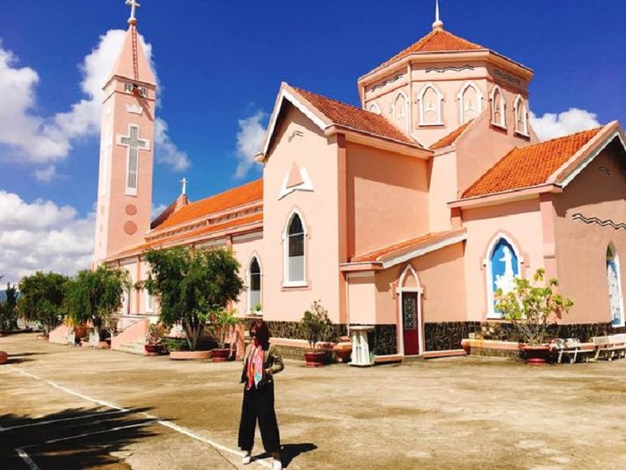 Nhà thờ thánh Mẫu Đà Lạt - nhà thờ nổi tiếng ở Đà Lạt
