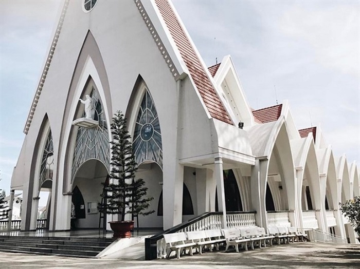 Nhà thờ Thánh Tâm - nhà thờ nổi tiếng ở Đà Lạt