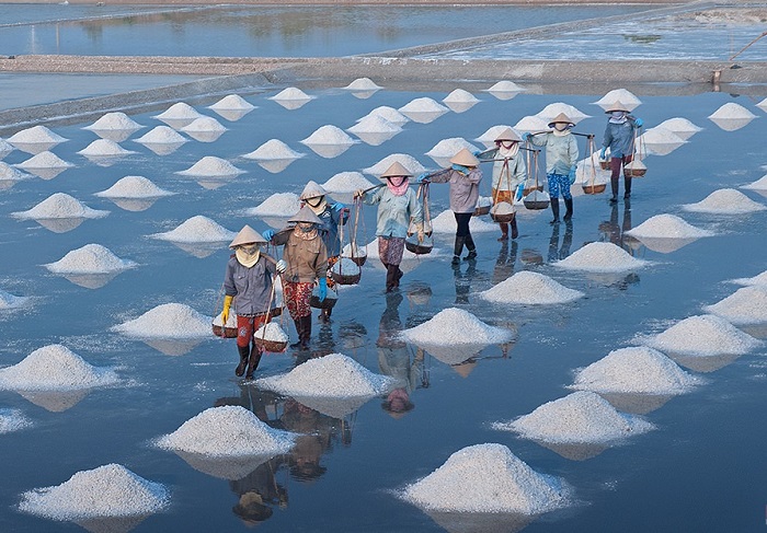 Go Gang Island has vast salt fields. Photo: Halotravel 