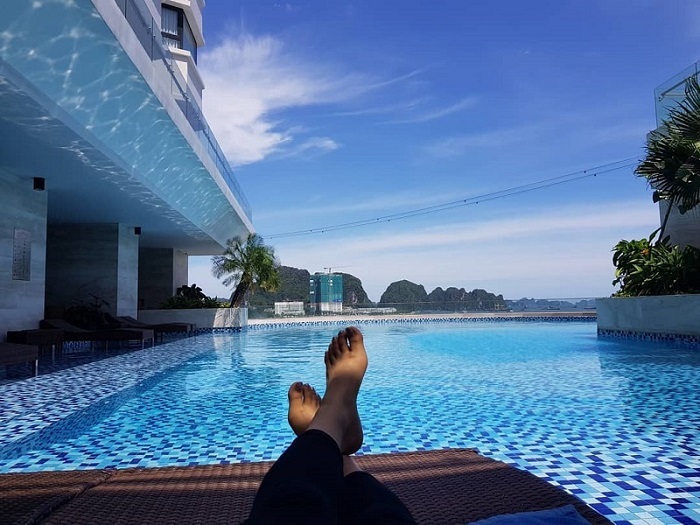 bể bơi khách sạn Mường Thanh Bãi Cháy
