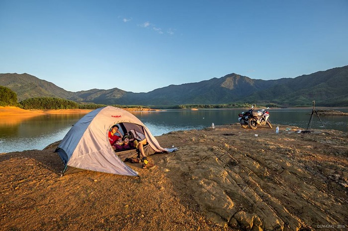 Hoa Trung Lake is a great place to camp overnight.