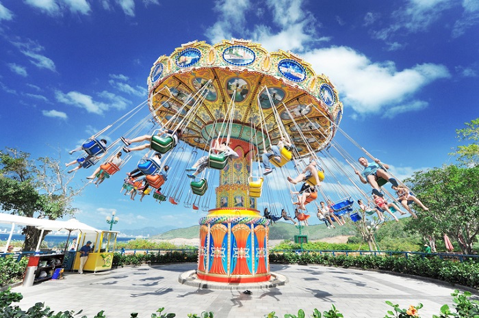 các trò chơi ở Vinpearl Land Phú Quốc - Đu quay dây văng Swing Carousel