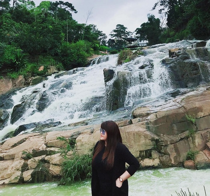 The Waterfall attracts tourists with its majestic and wild beauty. Photo: Vietfun