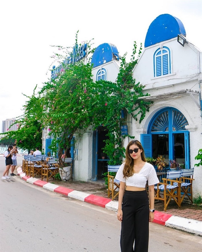 Santorini Vibes Cafe - quán cafe Hồ Tây đẹp