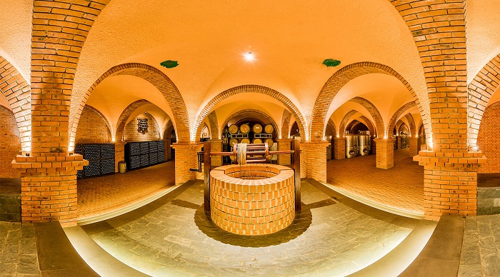 Khu vực tầng hầm lâu đài rượu vang Mũi Né 