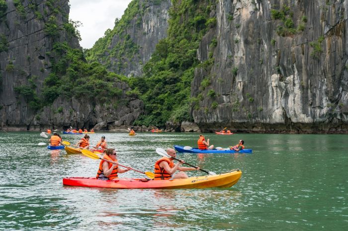 Du lịch miền Bắc tháng 3 phải đến với các hoạt động ngoài trời của Hạ Long