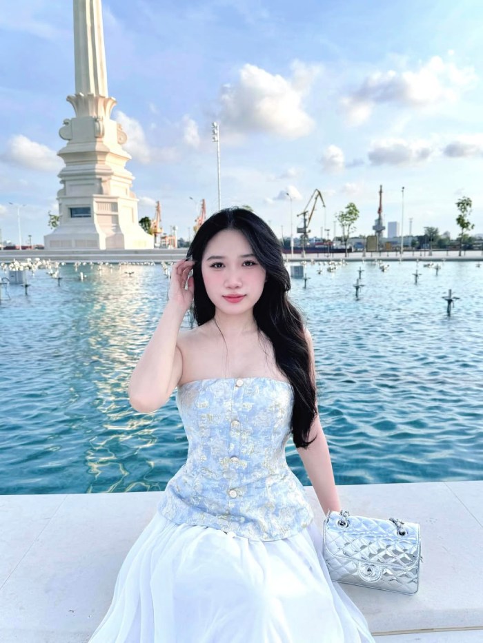 du lịch đảo Vũ Yên chiêm ngưỡng quảng trường ấn tượng