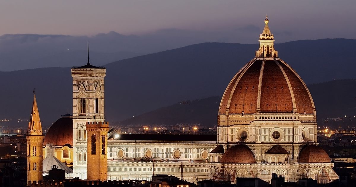 Nhà thờ Florence Cathedral - Công trình kiến trúc Gothic vào đêm trong tour du lịch Châu Âu