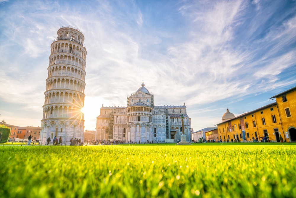 Tháp nghiêng Pisa với góc nghiên tạo nên kỳ tích đến không ngờ, một điểm đến thú vị trong tour du lịch Châu Âu