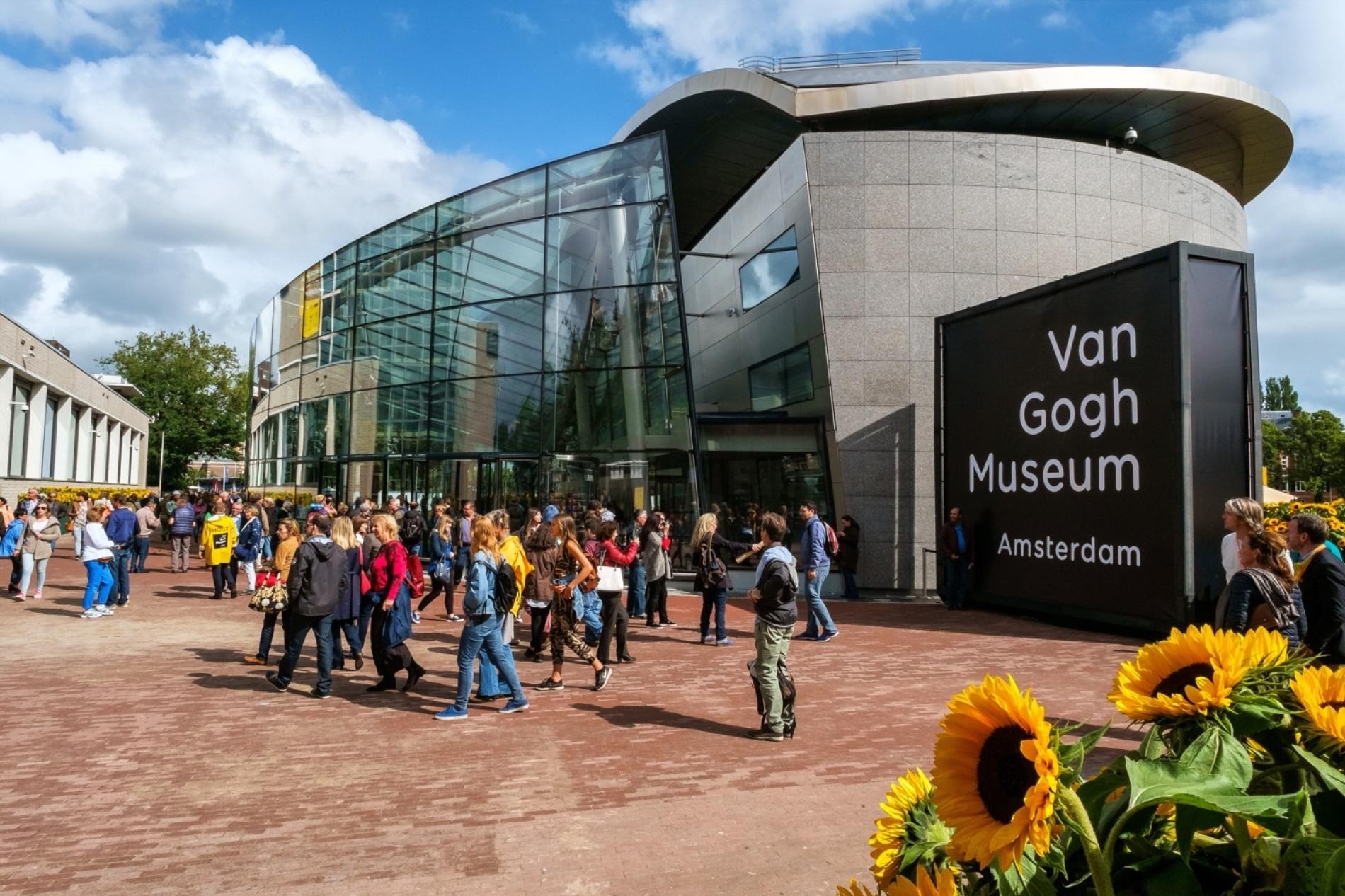 Bảo tàng Van Gogh nơi trưng bày những tác phẩm bất hủ của danh hoạ