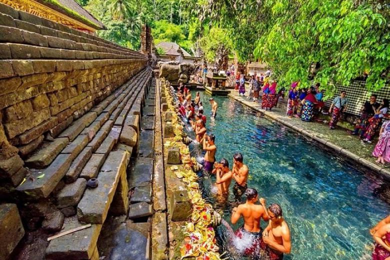Đền suối thiêng Tampak Siring