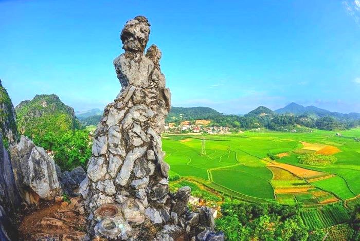 Khám phá Hòn Vọng Phu trong tour du lịch Thanh Hóa