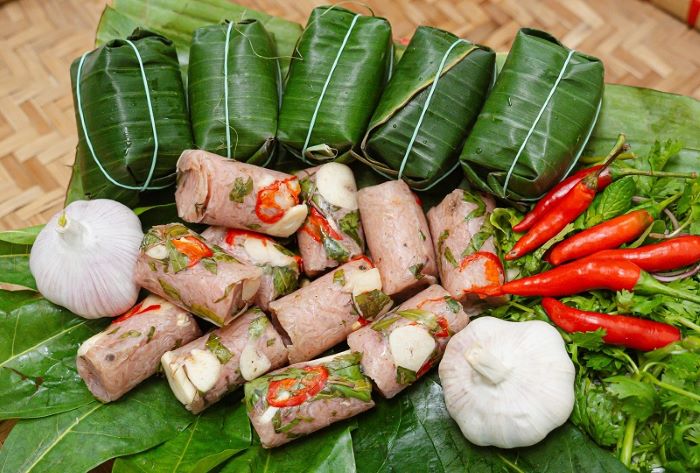 tour thanh hóa thưởng thức Đặc sản nem chua Thanh Hóa 