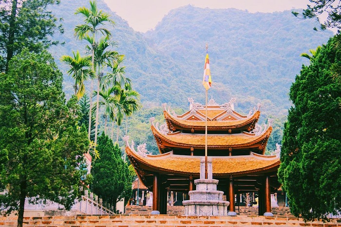 Viếng thăm chùa Hương