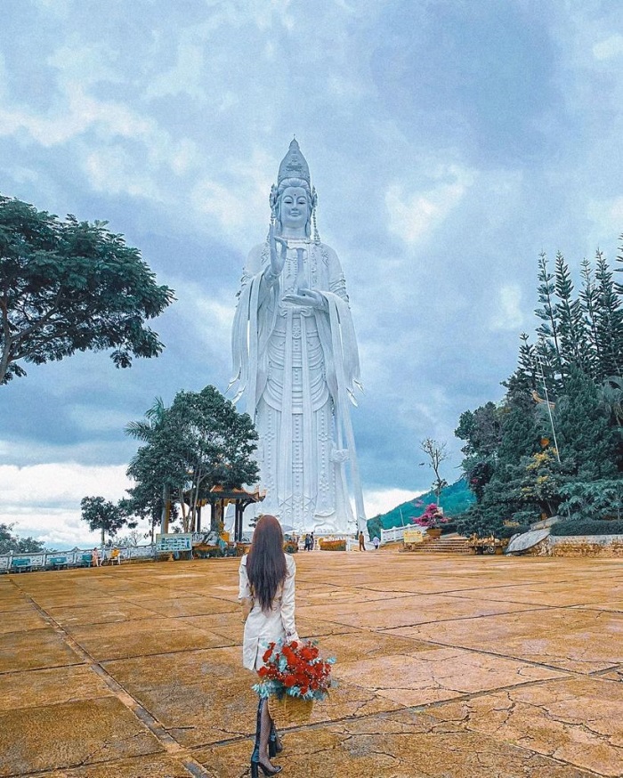 Vẻ đẹp bình yên ở chùa Linh Ẩn