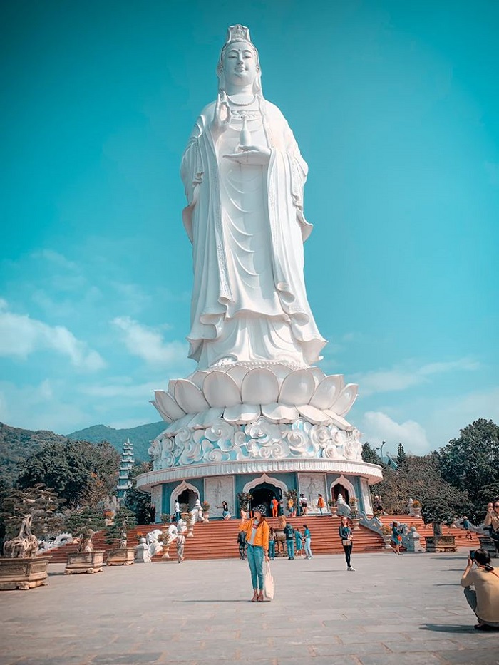 Viếng thăm chùa Linh Ứng