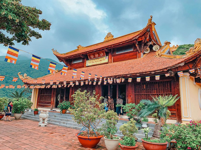 Viếng thăm chùa Núi Một