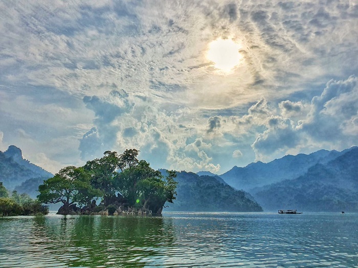 Đảo Bà Góa giữa lòng hồ Ba Bể mênh mông