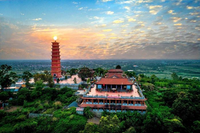 Ngọn tháp Tường Long gần 1000 năm tuổi