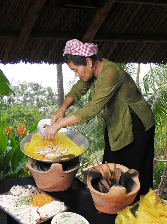 Thưởng thức bánh xèo miền Tây