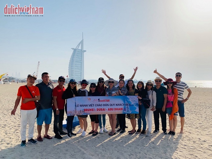 Tham quan bên ngoài khách sạn 7 sao hình cánh buồm tráng lệ Burj Al Arab